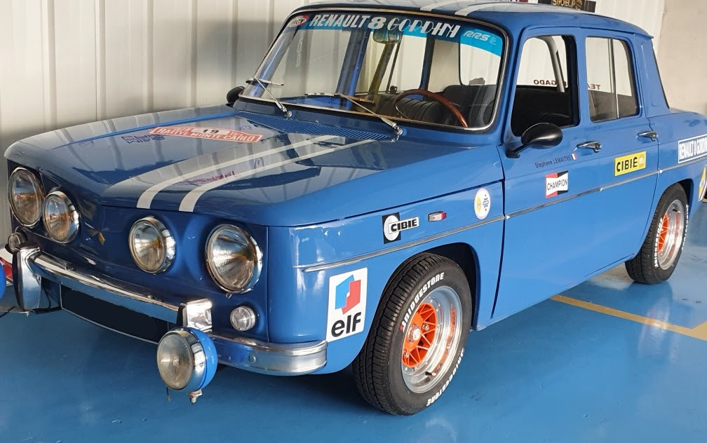 RENAULT 8 