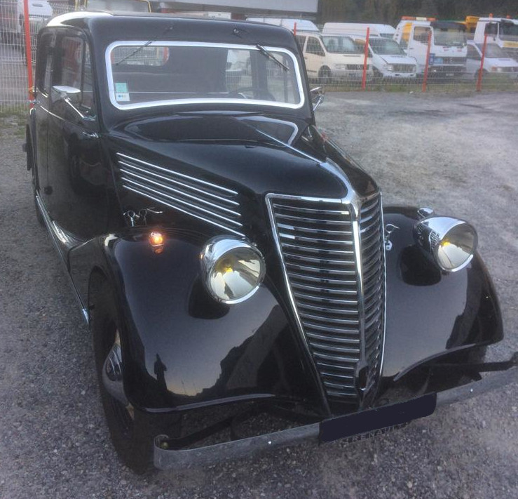 RENAULT Novaquatre berline  